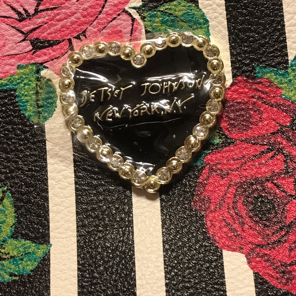 New Betsey Johnson Pink Roses Dual ZIP Purse - Picture 2 of 9